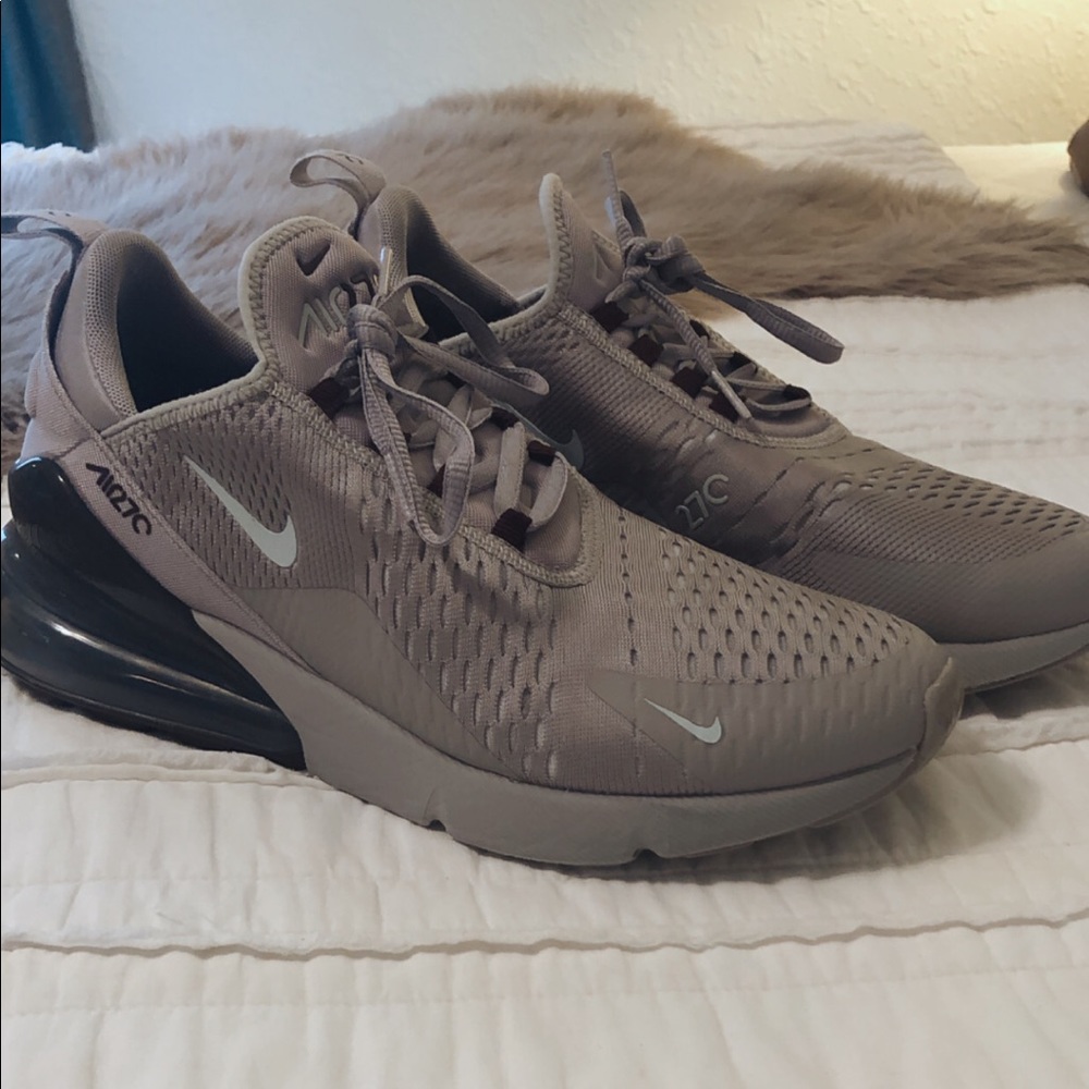Men’s Nike 270. Size 9 = Womens 11